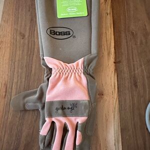 Brand new BOSS Dig In gloves, size medium